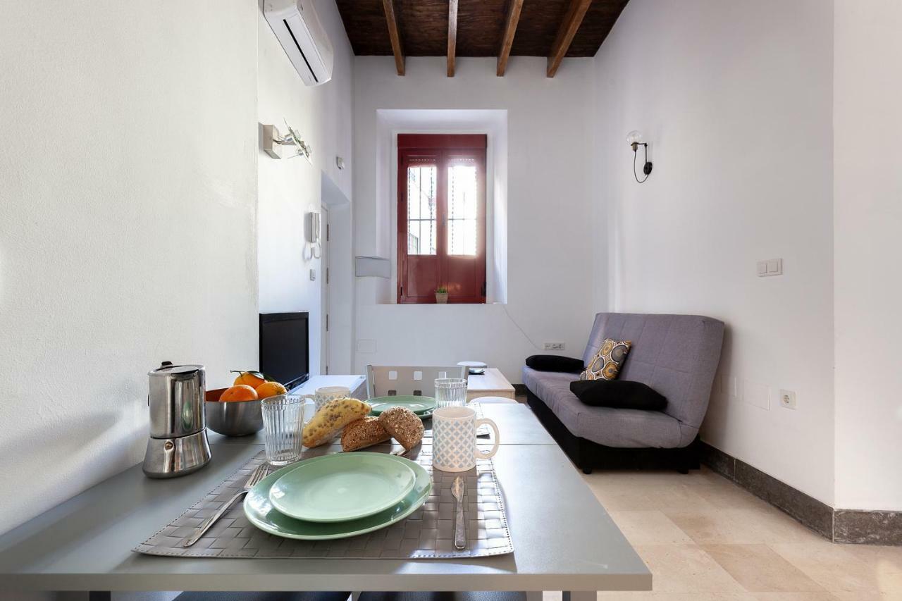 Pasaje de amores der · Descanso en casa y vida cultural y monumentos 4 px Sevilla Exterior foto